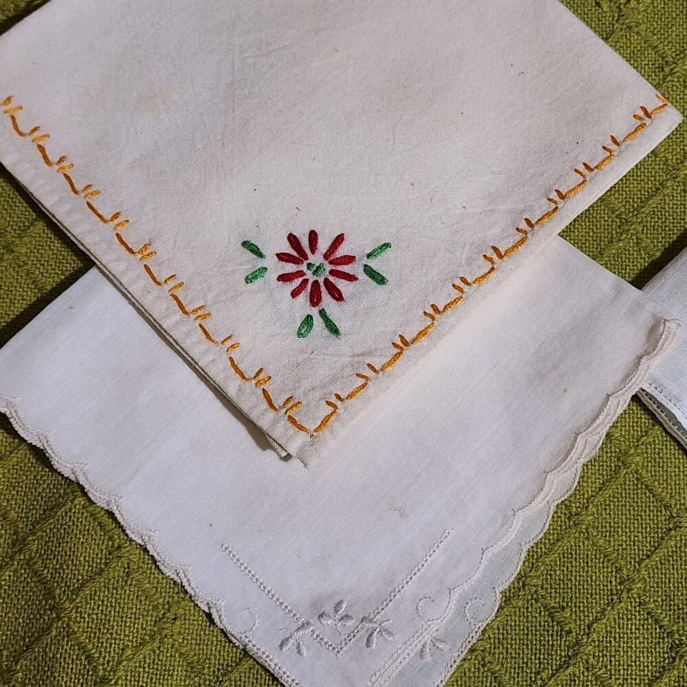 Lot Of 10 Vtg Linen Cotton Hankies Embroidered Lace Edges Gramdma Pocket Scarf - Picture 5 of 6